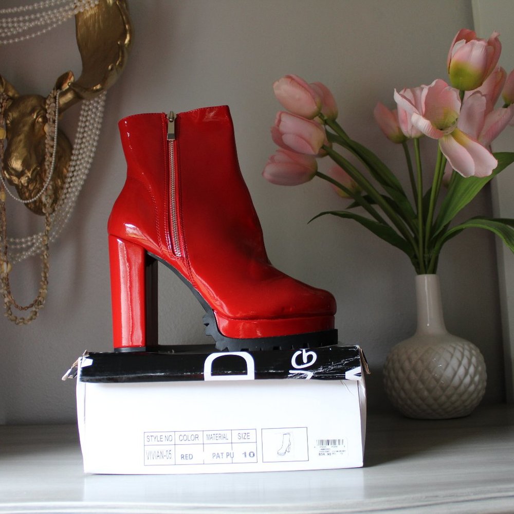 BNIB Wild Diva Lug Sole Boots